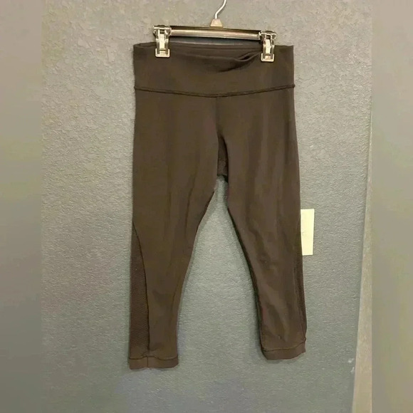 Lululemon sz 4 black leggings - Picture 1 of 2
